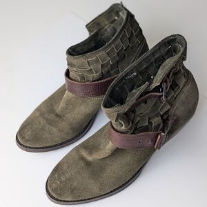Me Too by Adam Tucker Green Sued Booties Women's SZ9